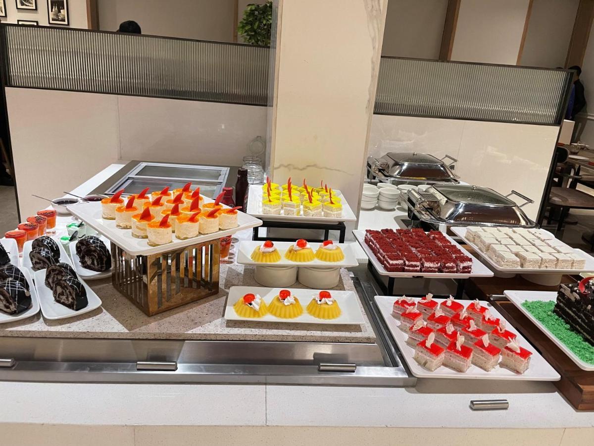 Park Inn By Radisson Σουράτ Εξωτερικό φωτογραφία