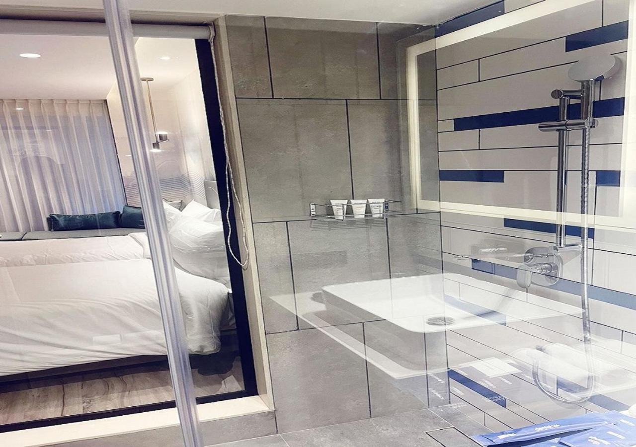 Park Inn By Radisson Σουράτ Εξωτερικό φωτογραφία
